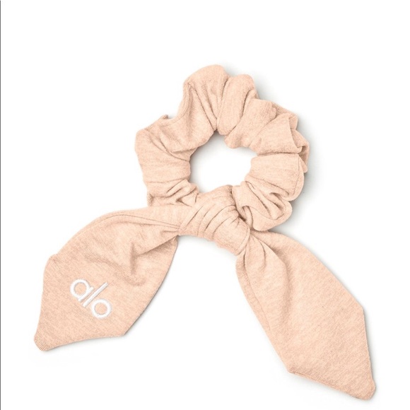 ALO Yoga Accessories - NEW Alo Yoga hair tie scrunchie Nectar